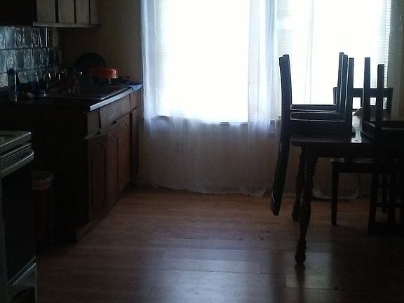 3rd image of 1316 E Cedar Ave