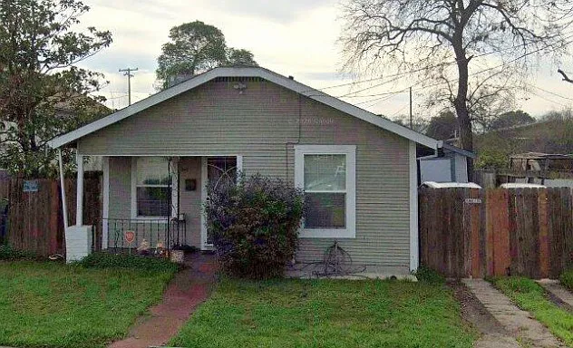 340 Blain Ave — Photo 1