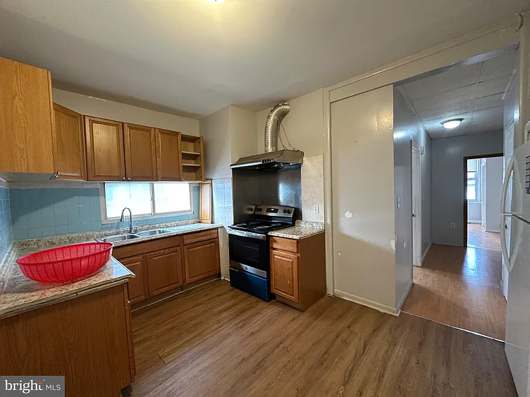 2215 S 7th St — Photo 3