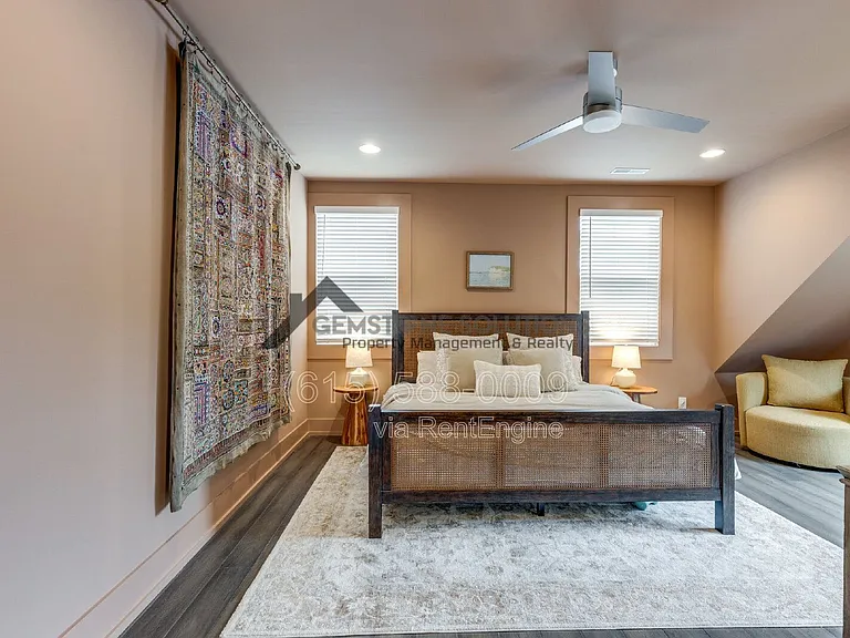 704 W End Cir — Photo 24