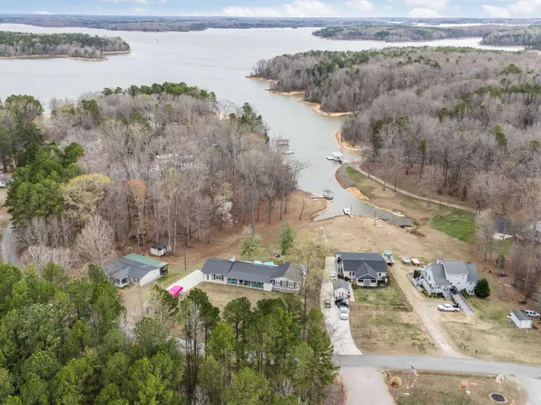 585 Bonanza Trl, Clarksville, VA 23927