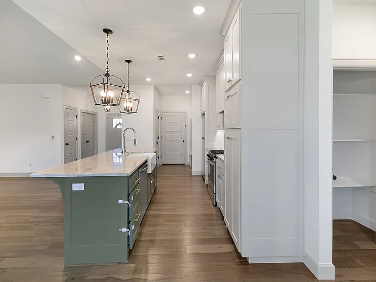 1001 Laux Ln — Photo 7