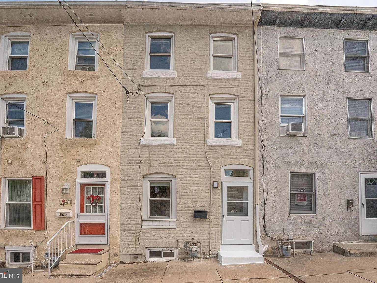 3 bed, 1.5 bath, 1405 sqft, $3,100 — Photo 2