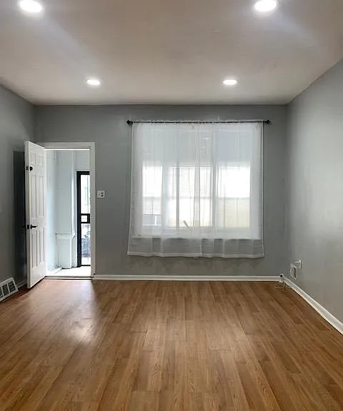 2217 S Hemberger St — Photo 2