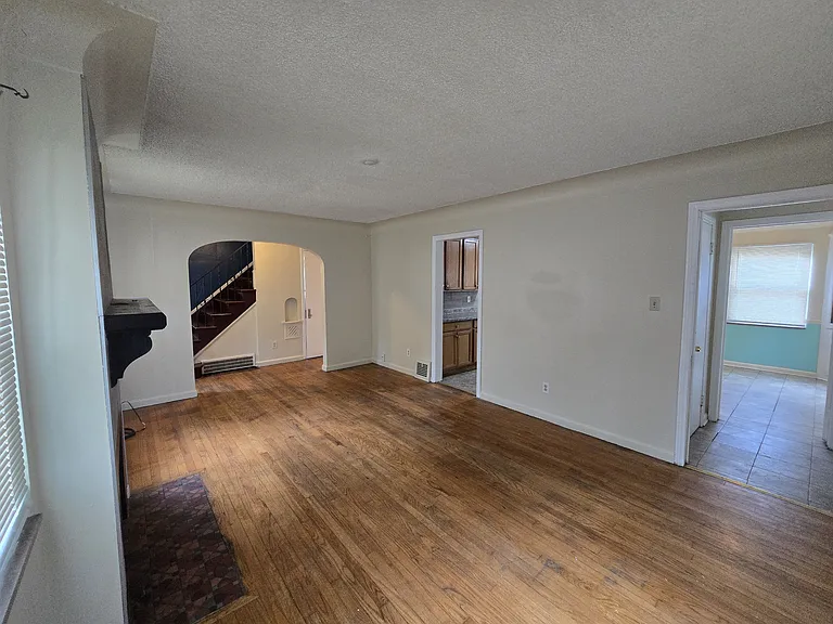 15205 Maplewood Ave — Photo 6