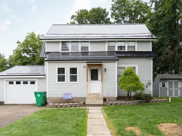 17 Maple Ave, Springville, NY 14141