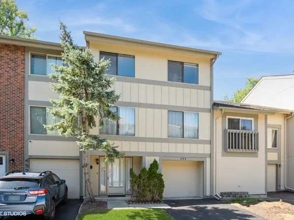494 Canterbury Trl, Roselle, IL 60172