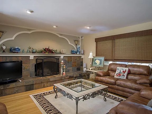 2nd image of 203 Chaucer Dr