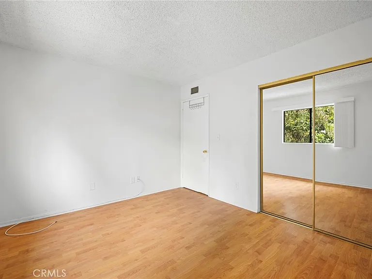 330 Pioneer Dr — Photo 16