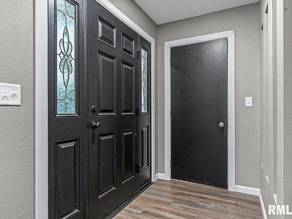 4th image of 29 Jamestown Cir