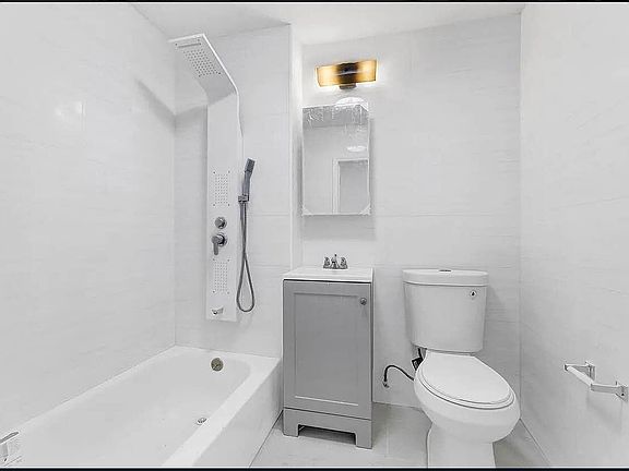 3rd image of 170 Hull St #1