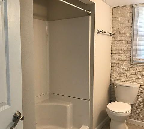 4th image of 2315 Pinehurst Dr