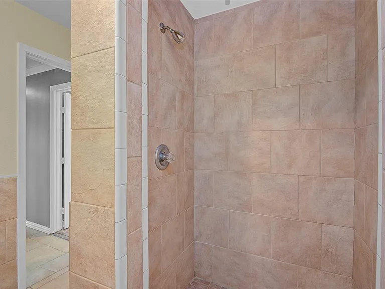 8565 Ridgepoint Dr — Photo 33