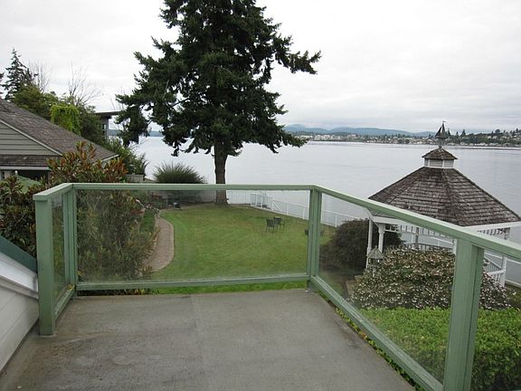 3rd image of 3562 Beach Dr E