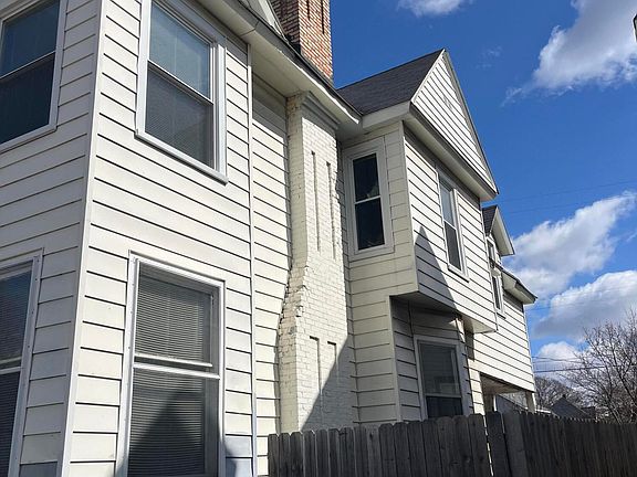 2nd image of 930 Jefferson Ave SE