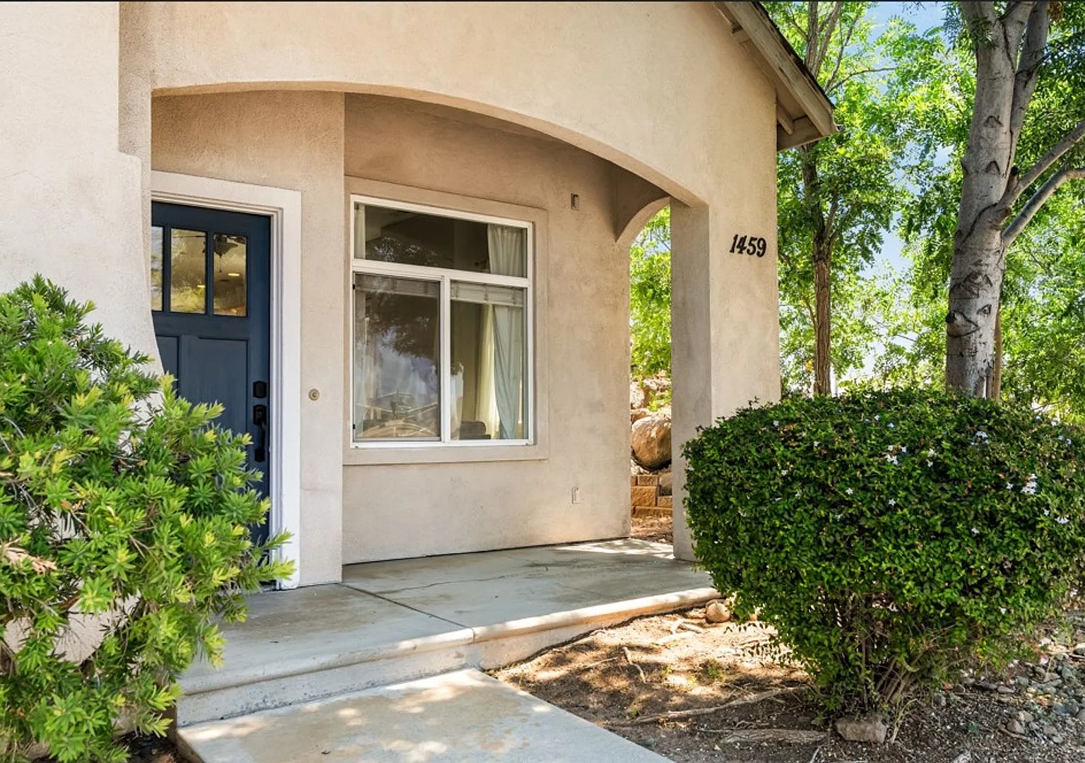 Available NOW - Beautiful Home in California Park — Photo 3