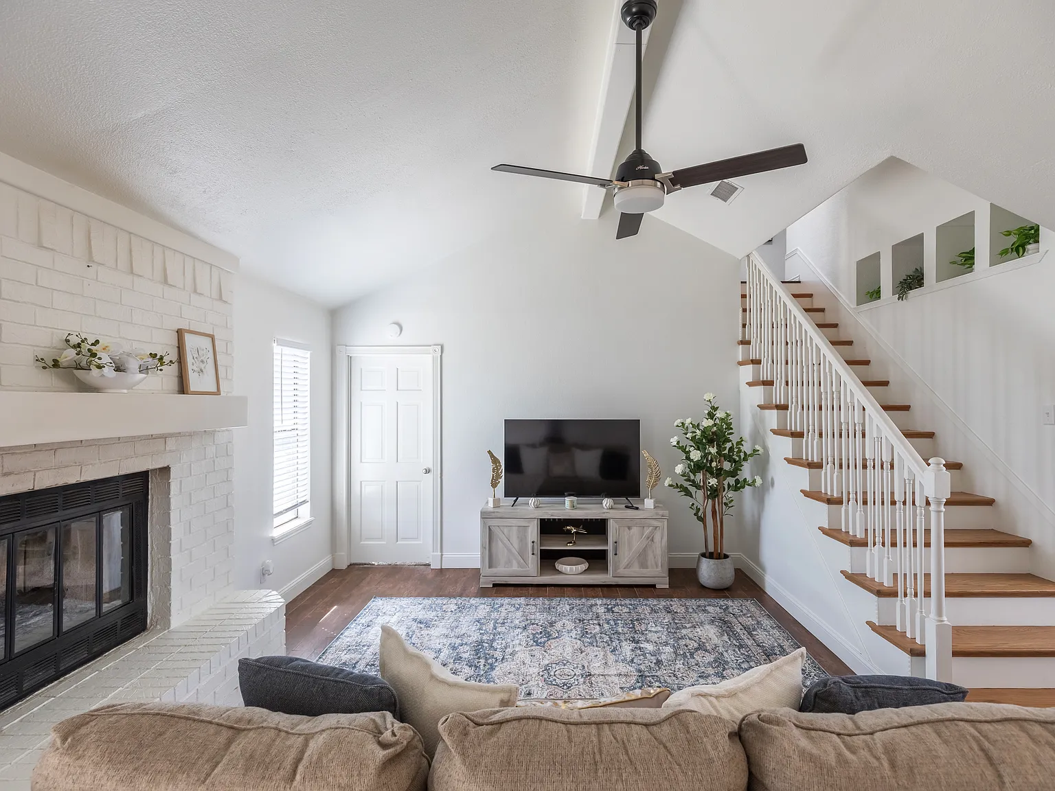 5 bed, 2085 sqft, $6,000 — Photo 3