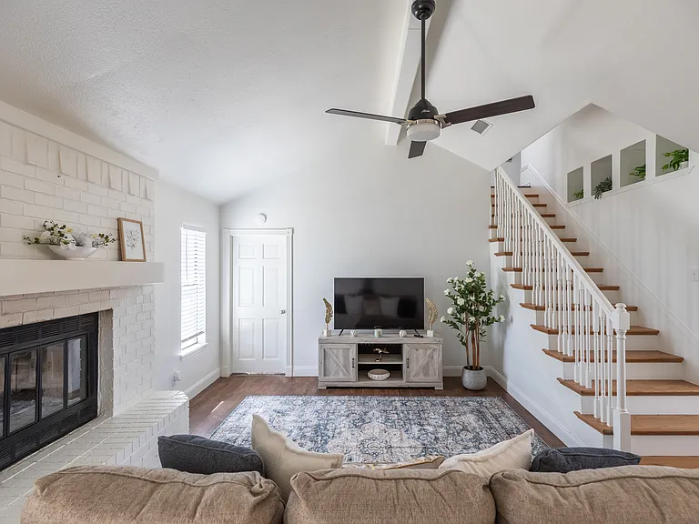 8073 Bonnie Cir — Photo 3