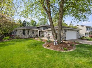702 Domke Dr, Valparaiso, IN 46383