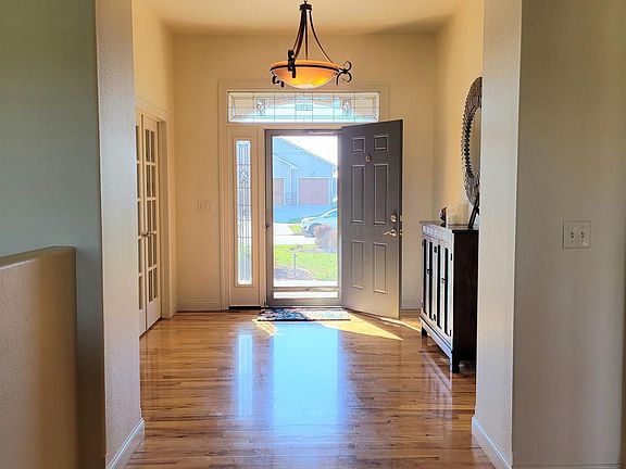 3rd image of 6765 Cantebury Ct