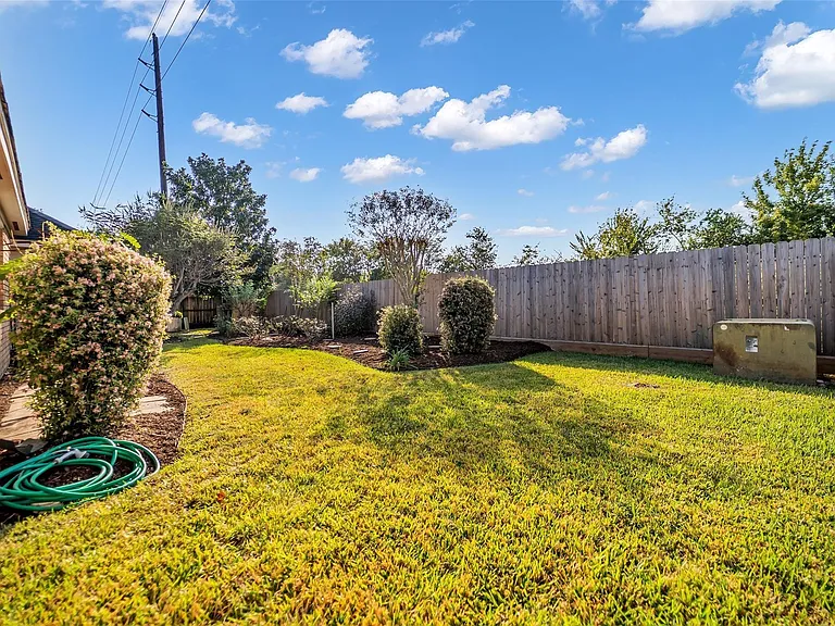 3827 Bratton St — Photo 33