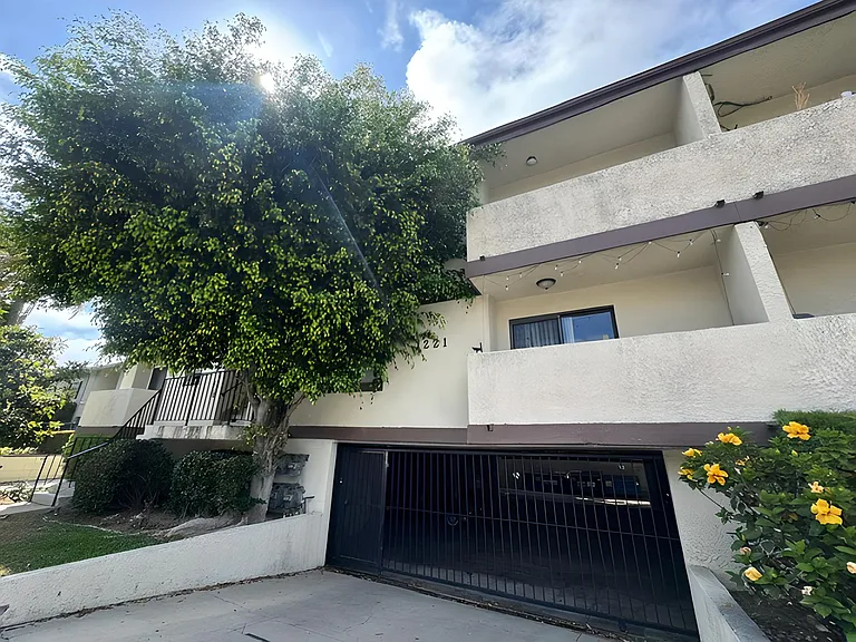 1221 E Venice Blvd #2 — Photo 9