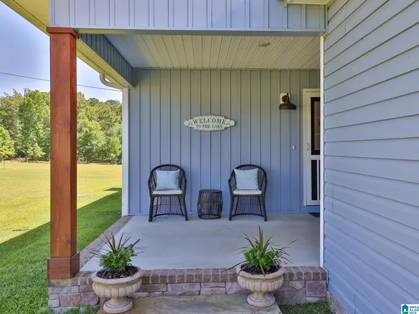 300 Cherokee Trl, Rainbow City, AL 35906