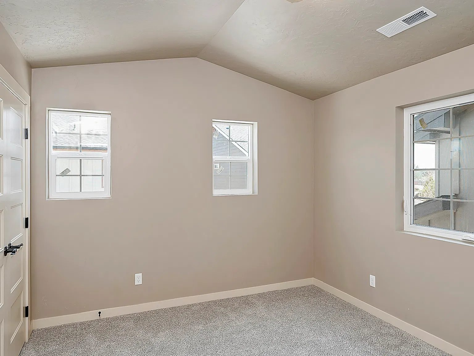 2 bed, 2.5 bath, 1199 sqft, $1,900 — Photo 2