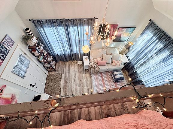 5th image of 320 Spring St