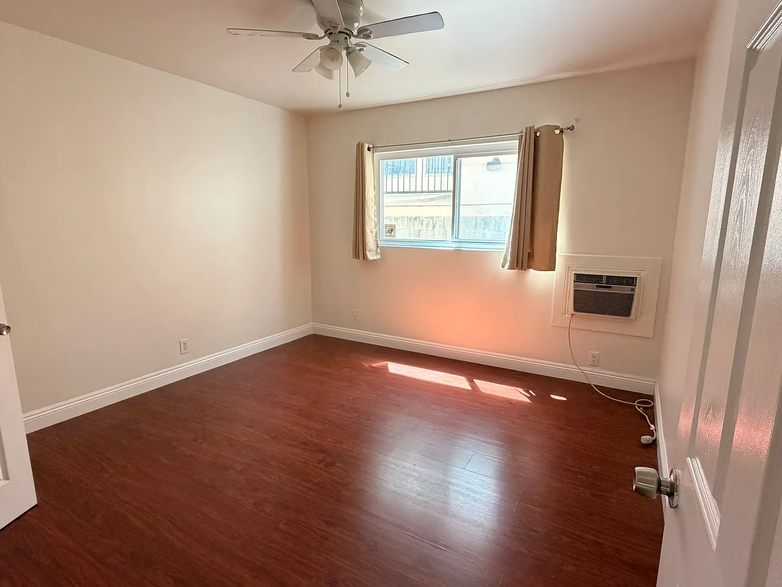 1 bed, 850 sqft, $2,000 — Photo 2