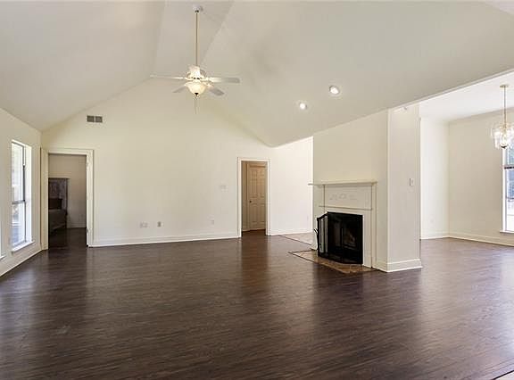 4th image of 439 Westwood Dr