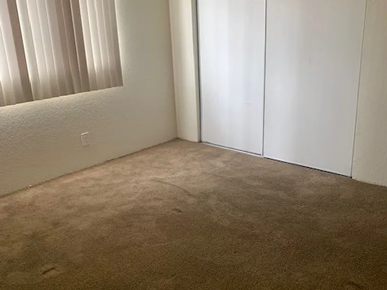 Laurel Canyon Apartments — Photo 35