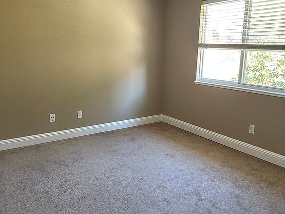 3rd image of 1033 Meadowbridge Dr