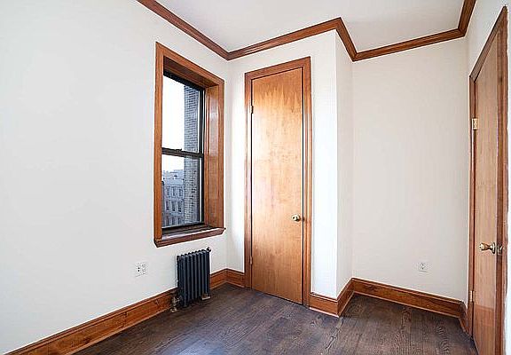 2nd image of 190 15th St #20