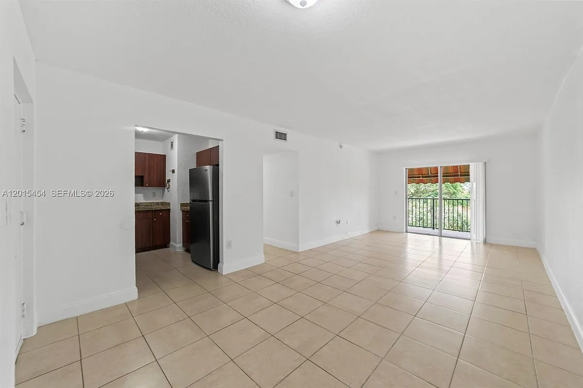 Building Photo - 525 W 69th St #306