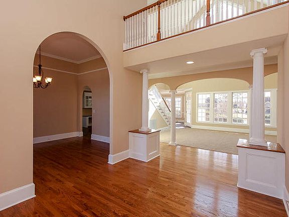 3rd image of 845 Vivian Ct