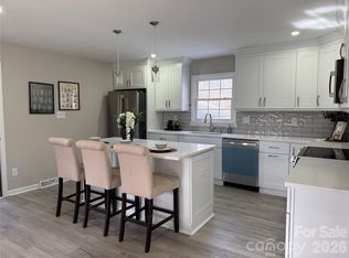 2411 Kimway Dr, Matthews, NC 28105