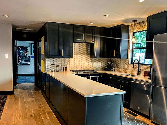 Kitchen w/real Hardwood Floors throughout entire house