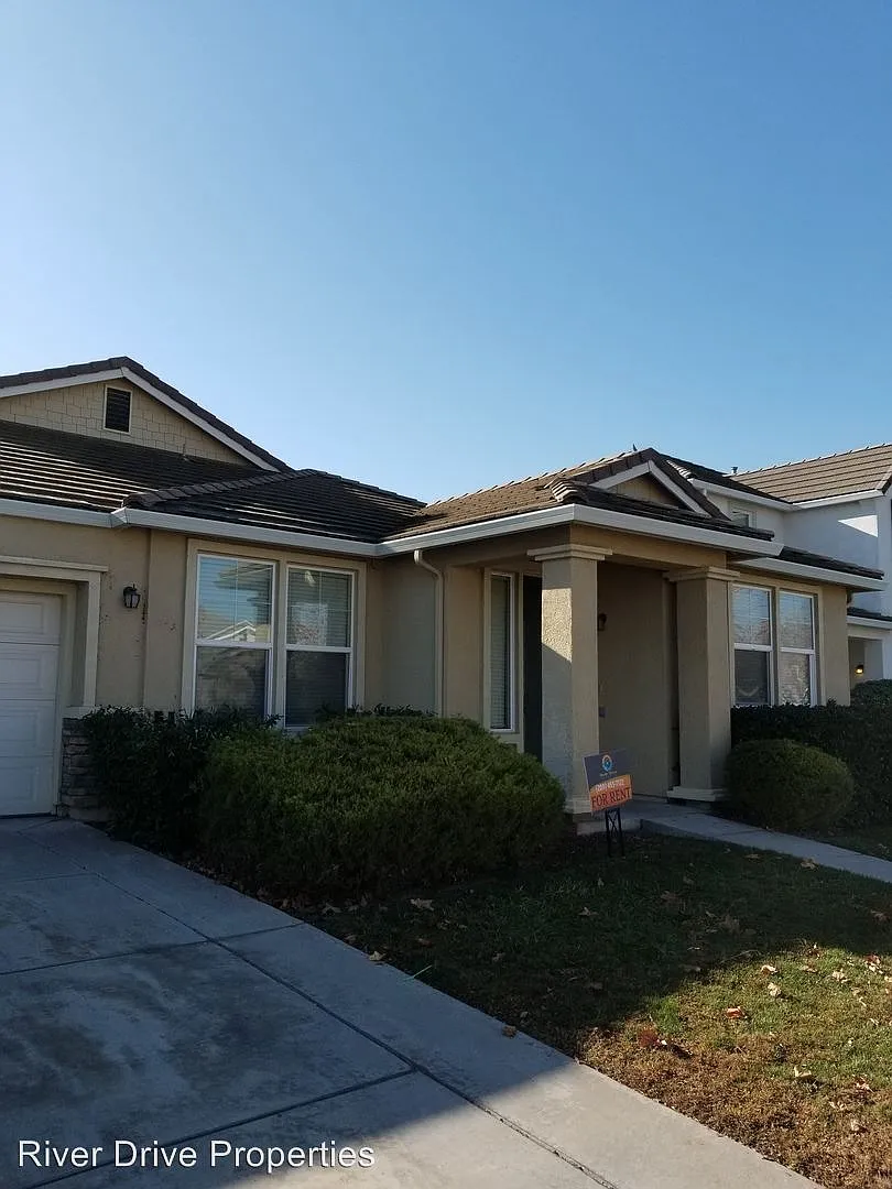 426 Hearst Dr photo 1