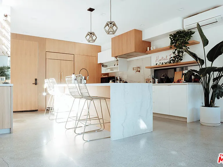 115 Park Pl — Photo 1