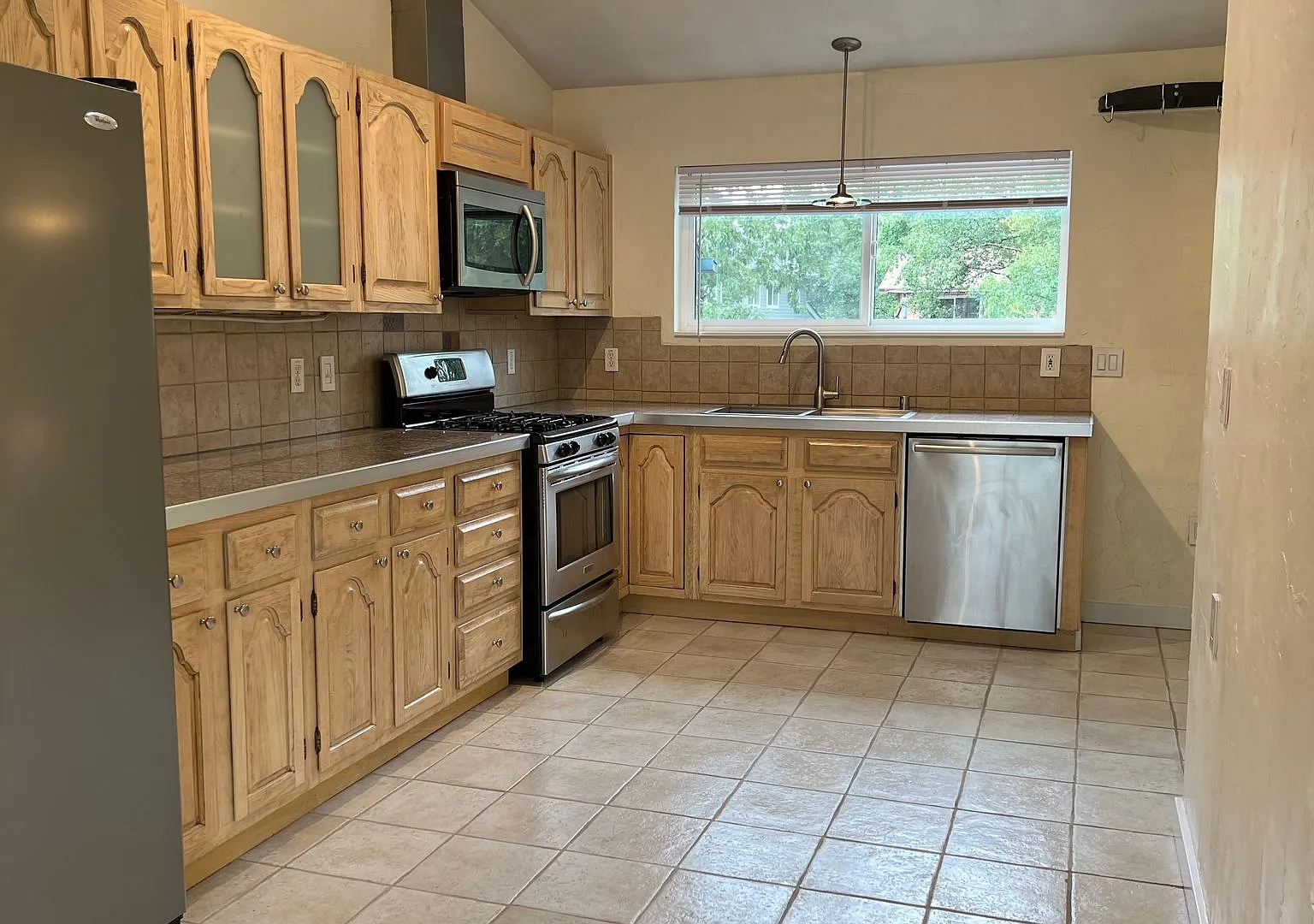 A Dual Master Bedroom Townhouse w/Updated Bathrooms & Large 2 Car Garage! — Photo 4