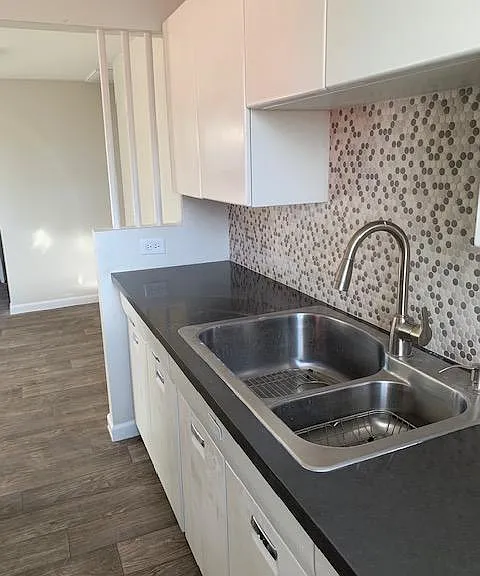 The Brentwood, 110 W. Maryland Ave. — Photo 5