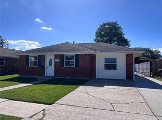 740 Oakwood Dr, Gretna, LA 70056
