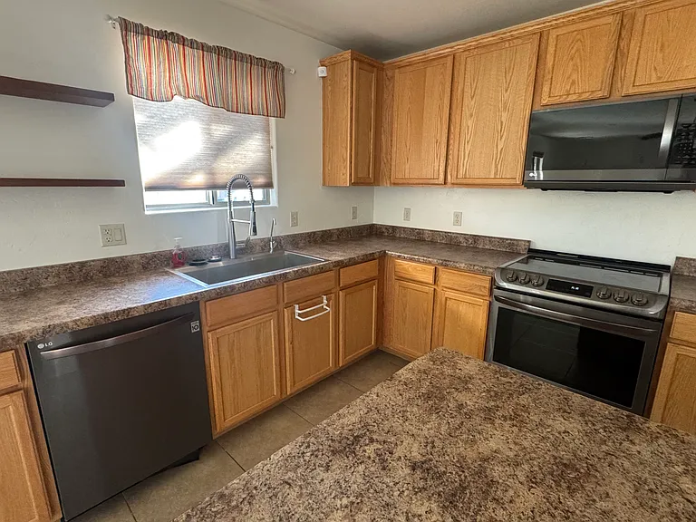 318 S Princess Erica Dr — Photo 2