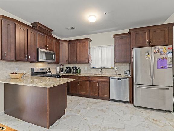 4th image of 56 Delaware St