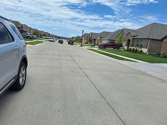 4th image of 712 Philadelphia St