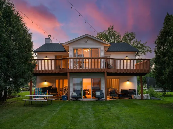 1055 N Shore Dr, Forest Lake, MN 55025