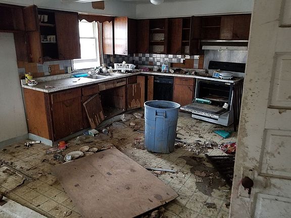 4th image of 23815 1st Ave