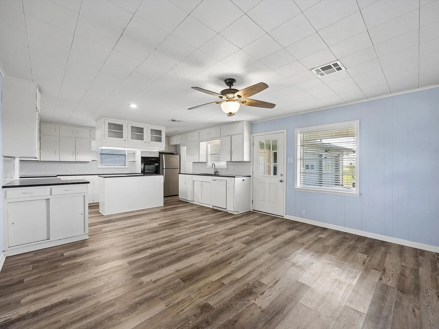 2 bed, 2.0 bath, 1271 sqft, $2,200 — Photo 4
