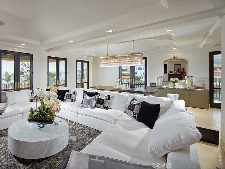 11 Emerald Bay — Photo 6